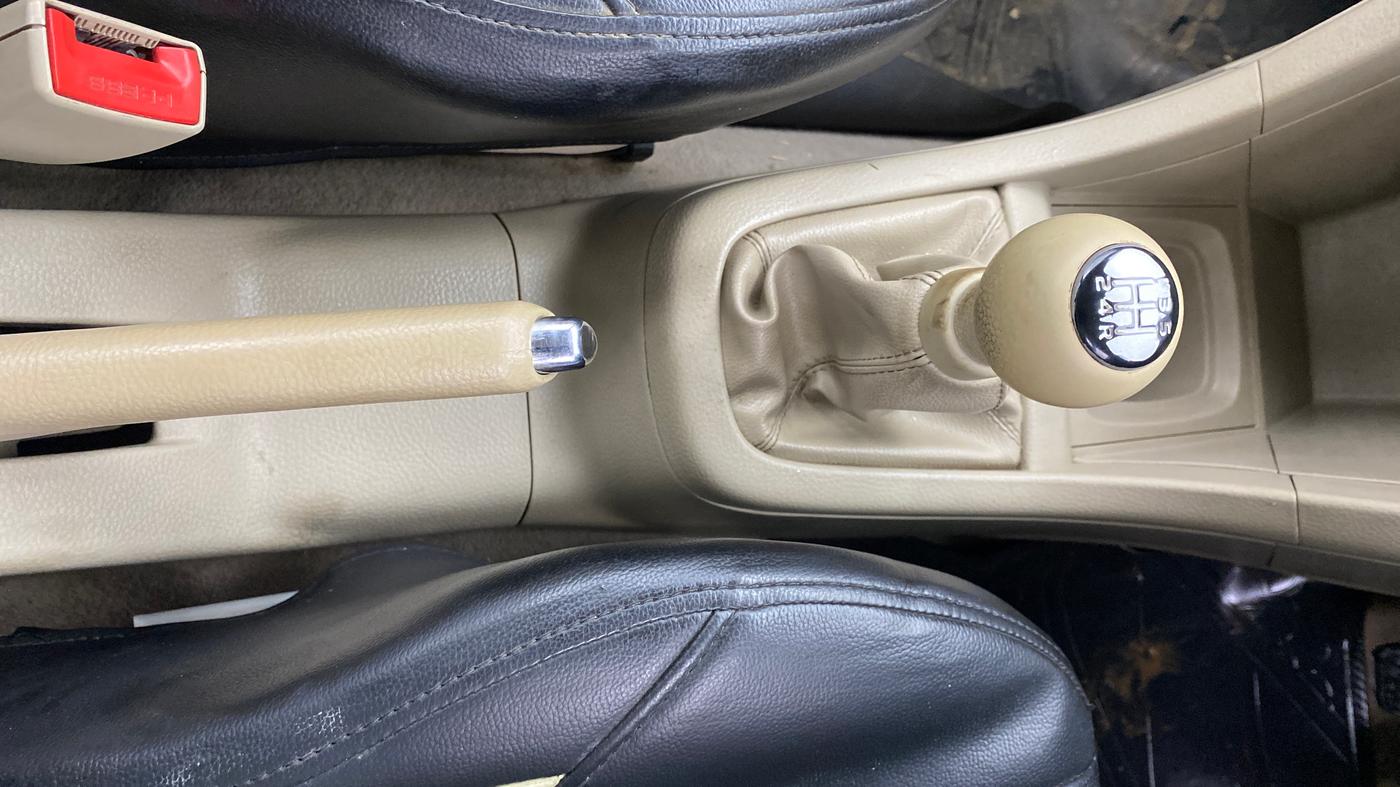 2013 Maruti Swift Dzire VXI, Petrol, Manual, 84,654 km, Gear Lever