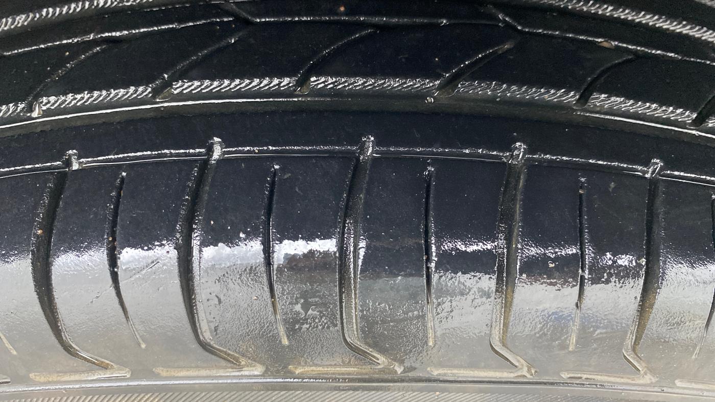2013 Maruti Swift Dzire VXI, Petrol, Manual, 84,654 km, Right Front Tyre Tread