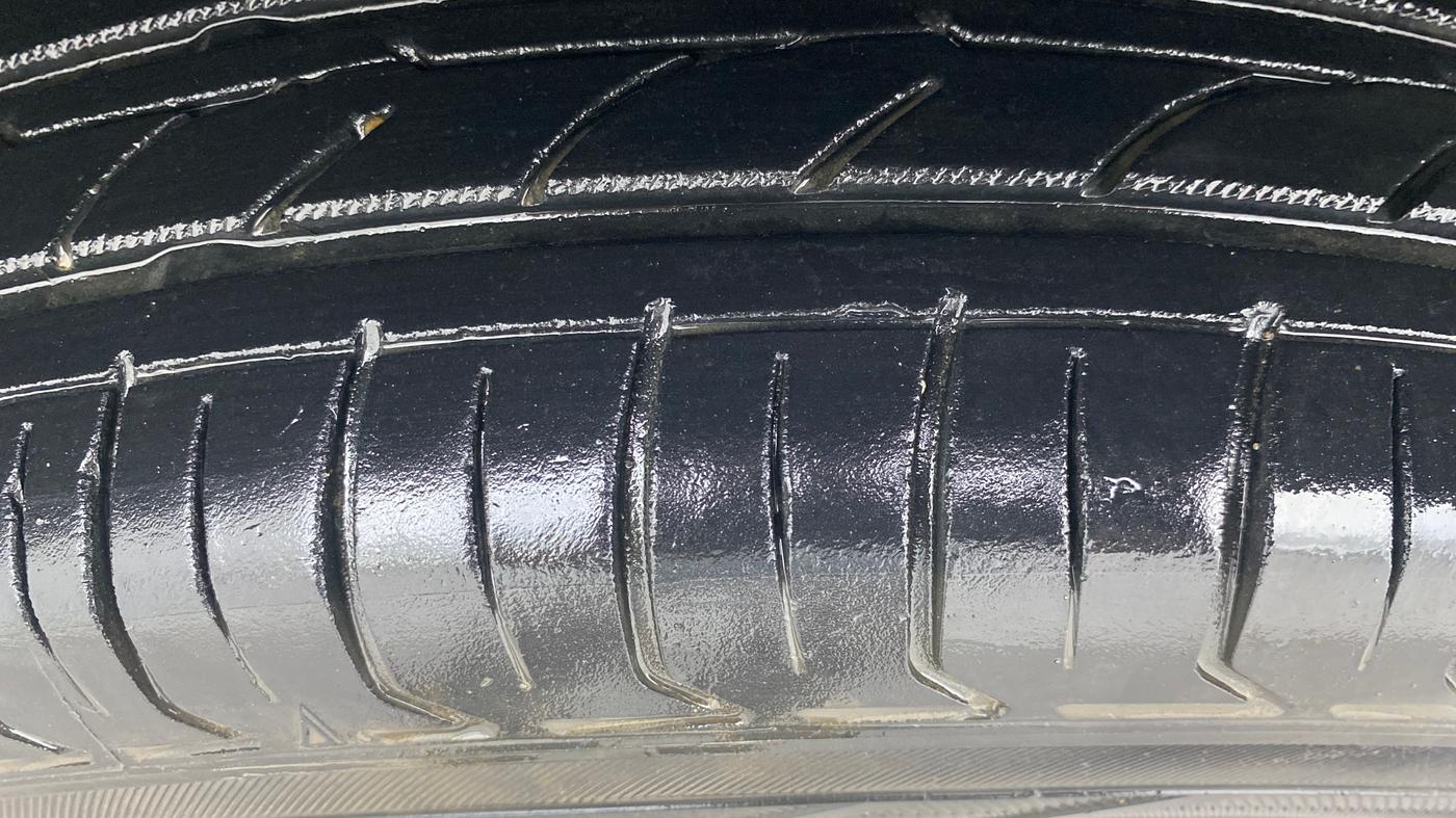 2013 Maruti Swift Dzire VXI, Petrol, Manual, 84,654 km, Left Front Tyre Tread