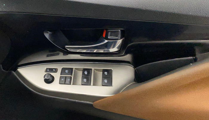 2021 Toyota Innova Crysta 2.7 ZX AT 7 STR, Petrol, Automatic, 62,142 km, Driver Side Door Panels Control