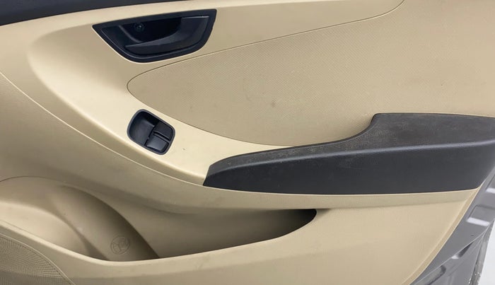 2012 Hyundai Eon MAGNA, Petrol, Manual, 70,686 km, Driver Side Door Panels Control