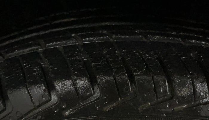 2017 Renault Kwid CLIMBER 1.0 AMT, Petrol, Automatic, 41,687 km, Right Front Tyre Tread