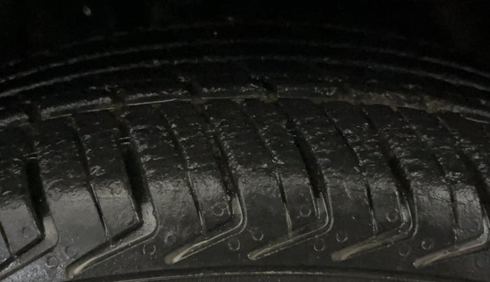 2017 Renault Kwid CLIMBER 1.0 AMT, Petrol, Automatic, 41,687 km, Left Front Tyre Tread