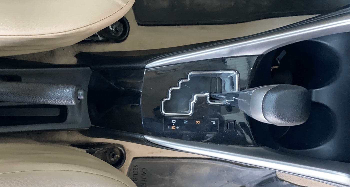 2018 Toyota YARIS V CVT, Petrol, Automatic, 59,425 km, Gear Lever