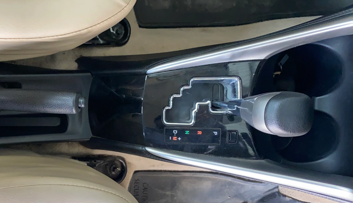 2018 Toyota YARIS V CVT, Petrol, Automatic, 59,425 km, Gear Lever