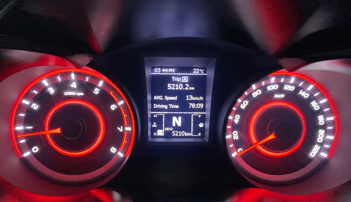 2021 Mahindra XUV300 W8(O) 1.2 PETROL DUAL TONE, Petrol, Manual, 5,206 km, Odometer Image