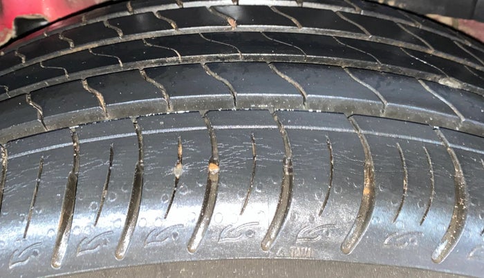 2021 Mahindra XUV300 W8(O) 1.2 PETROL DUAL TONE, Petrol, Manual, 5,206 km, Left Rear Tyre Tread