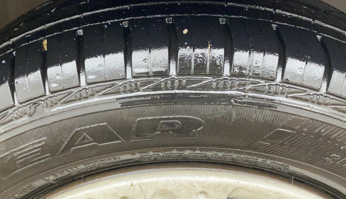 2015 Honda Brio S MT, Petrol, Manual, 56,580 km, Right Front Tyre Tread