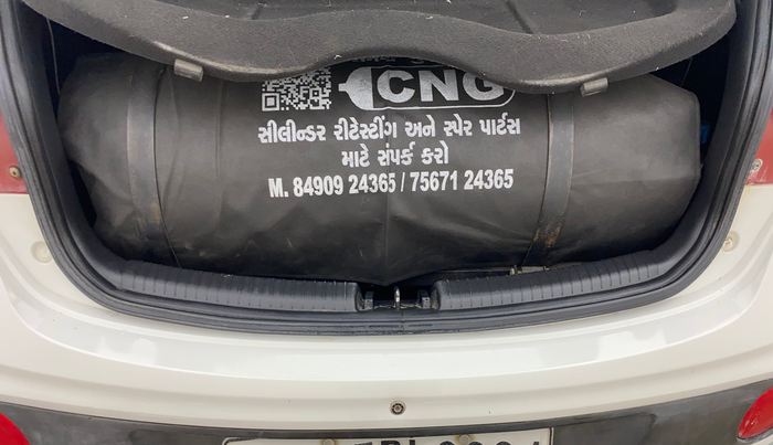 2017 Hyundai Grand i10 MAGNA 1.2 KAPPA VTVT, CNG, Manual, 65,305 km, Boot Inside