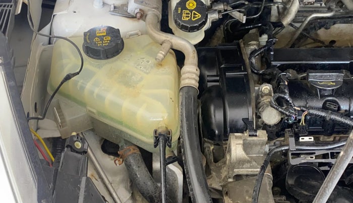 2016 Ford New Figo TREND 1.2 PETROL, Petrol, Manual, 1,30,729 km, Engine View - Right