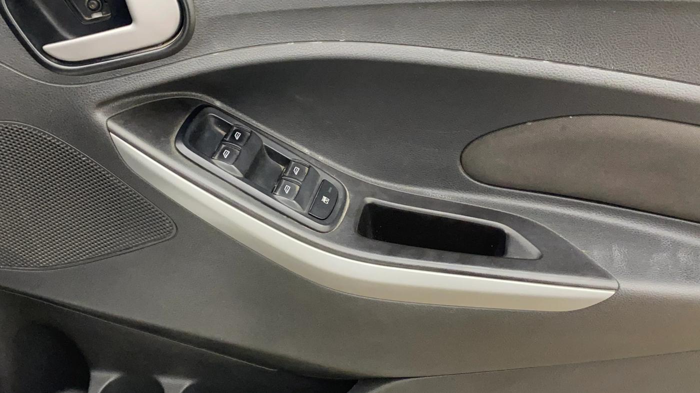 2016 Ford New Figo TREND 1.2 PETROL, Petrol, Manual, 1,30,577 km, Driver Side Door Panels Control