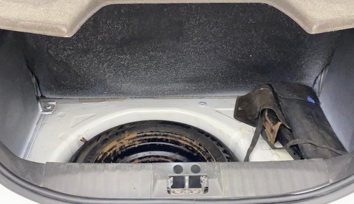 2016 Ford New Figo TREND 1.2 PETROL, Petrol, Manual, 1,30,729 km, Boot Inside