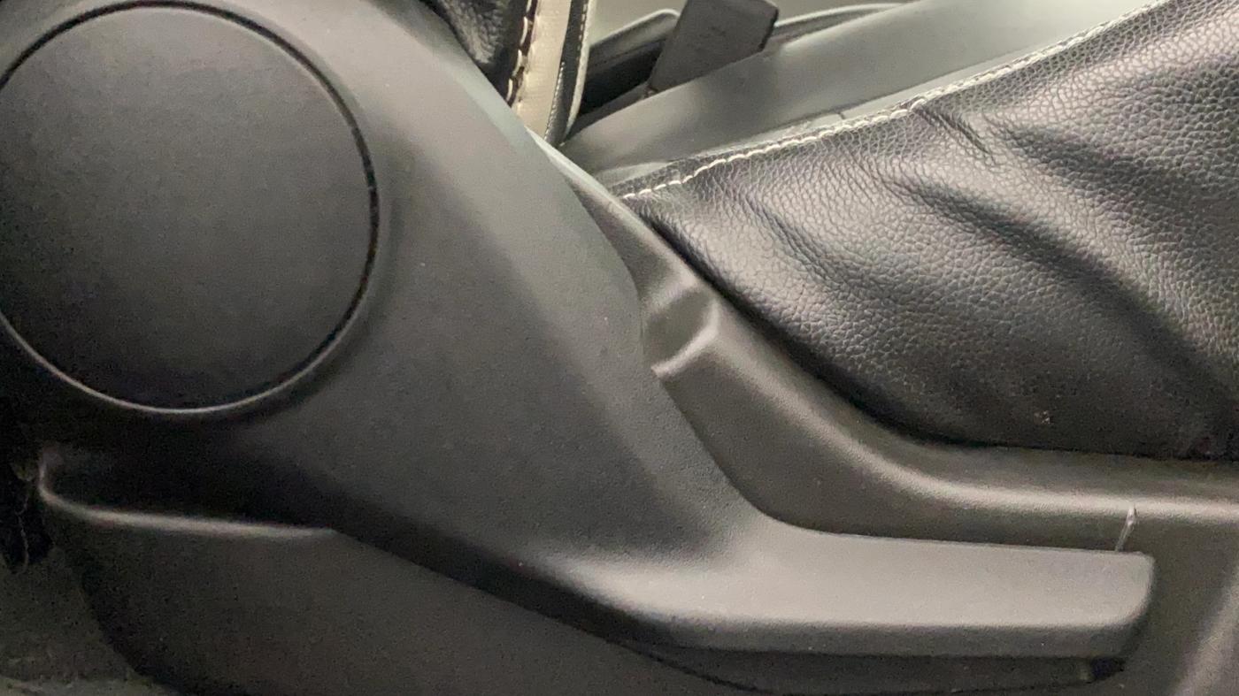 2021 Maruti IGNIS DELTA 1.2, Petrol, Manual, 39,581 km, Driver Side Adjustment Panel
