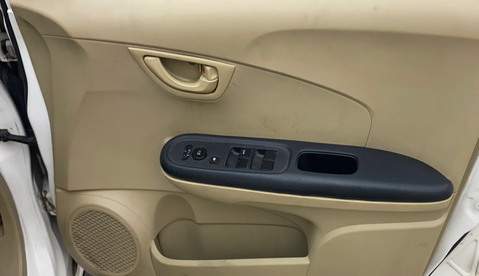 2014 Honda Amaze 1.5L I-DTEC S, Diesel, Manual, 1,48,630 km, Driver Side Door Panels Control