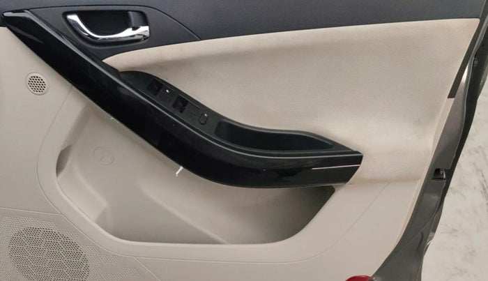 2023 Tata NEXON XZ PLUS DIESEL SUNROOF, Diesel, Manual, 34,838 km, Driver Side Door Panels Control