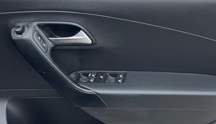 2017 Volkswagen Polo HIGHLINE1.2L, Petrol, Manual, 73,806 km, Driver Side Door Panels Control