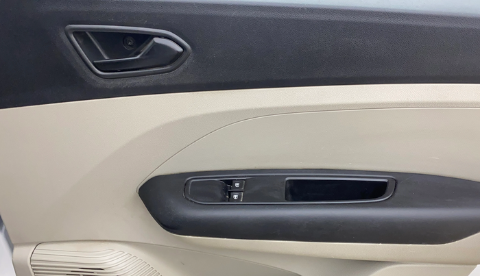 2021 Renault TRIBER RXL MT, Petrol, Manual, 97,332 km, Driver Side Door Panels Control