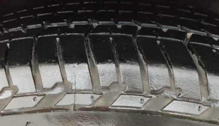 2020 Tata Harrier XZA PLUS 2.0L, Diesel, Automatic, 96,329 km, Right Front Tyre Tread