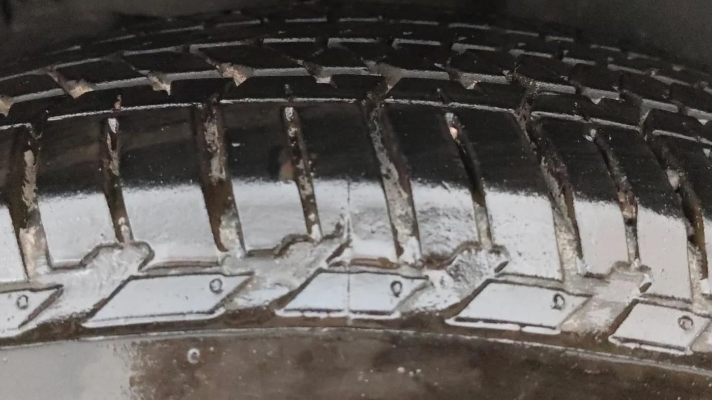 2020 Tata Harrier XZA PLUS 2.0L, Diesel, Automatic, 96,329 km, Left Rear Tyre Tread