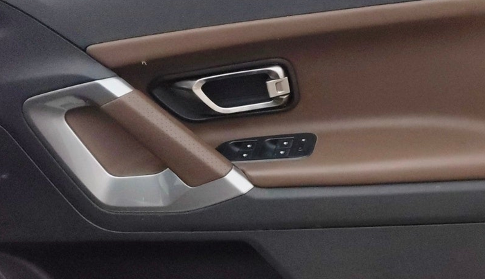 2020 Tata Harrier XZA PLUS 2.0L, Diesel, Automatic, 96,329 km, Driver Side Door Panels Control