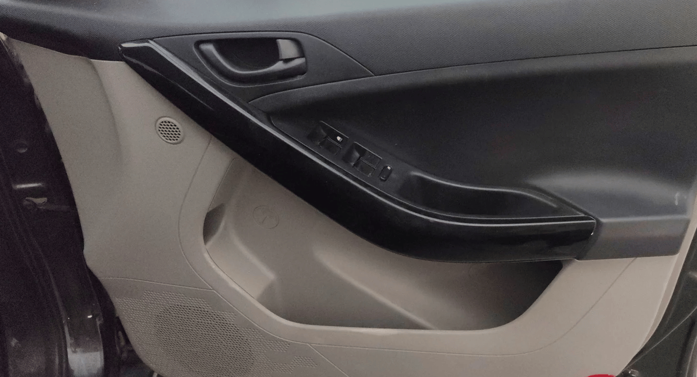 2019 Tata NEXON KRAZ PLUS AMT PETROL, CNG, Automatic, 94,993 km, Driver Side Door Panels Control