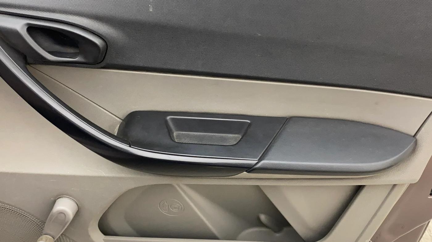 2016 Tata Tiago XE DIESEL, Diesel, Manual, 98,636 km, Driver Side Door Panels Control