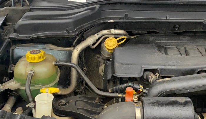 2019 Mahindra XUV300 W6 1.2 PETROL, Petrol, Manual, 72,860 km, Engine View - Right