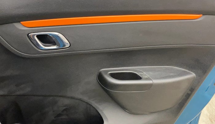 2021 Renault Kwid CLIMBER 1.0 AMT, Petrol, Automatic, 15,092 km, Driver Side Door Panels Control