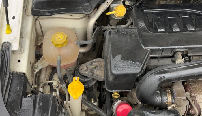 2019 Mahindra XUV300 W8 1.5 DIESEL, Diesel, Manual, 88,401 km, Engine View - Right