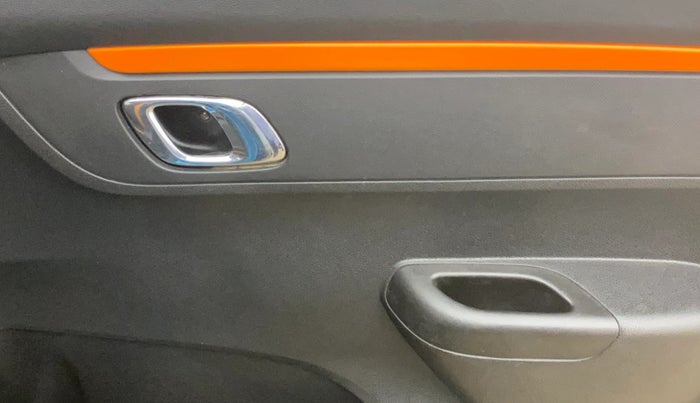 2021 Renault Kwid CLIMBER 1.0 (O), Petrol, Manual, 28,245 km, Driver Side Door Panels Control