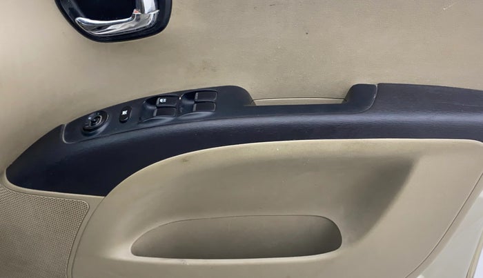 2013 Hyundai i10 MAGNA 1.2, Petrol, Manual, 95,448 km, Driver Side Door Panels Control