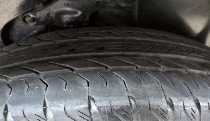 2022 Tata Safari XZA PLUS ADVENTURE, Diesel, Automatic, 16,744 km, Left Front Tyre Tread