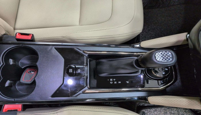 2022 Tata Safari XZA PLUS ADVENTURE, Diesel, Automatic, 16,744 km, Gear Lever