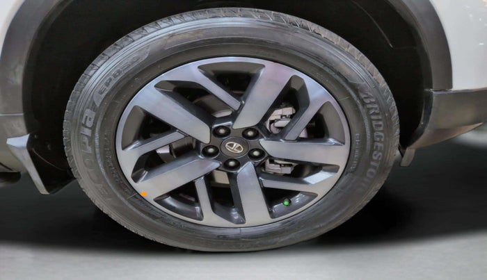 2022 Tata Safari XZA PLUS ADVENTURE, Diesel, Automatic, 16,744 km, Right Rear Wheel