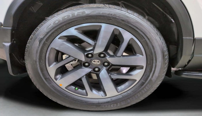 2022 Tata Safari XZA PLUS ADVENTURE, Diesel, Automatic, 16,744 km, Right Front Wheel