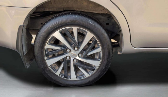 2020 Toyota Innova Crysta 2.4 ZX AT 7 STR, Diesel, Automatic, 95,785 km, Right Rear Wheel