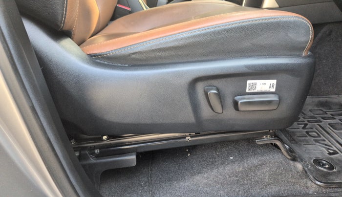 2020 Toyota Innova Crysta 2.4 ZX AT 7 STR, Diesel, Automatic, 95,785 km, Driver Side Adjustment Panel