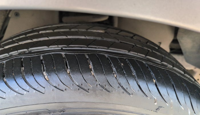 2020 Toyota Innova Crysta 2.4 ZX AT 7 STR, Diesel, Automatic, 95,785 km, Left Rear Tyre Tread