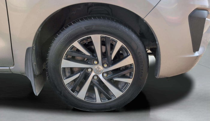 2020 Toyota Innova Crysta 2.4 ZX AT 7 STR, Diesel, Automatic, 95,785 km, Right Front Wheel