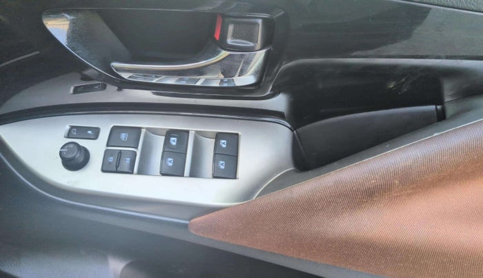 2020 Toyota Innova Crysta 2.4 ZX AT 7 STR, Diesel, Automatic, 95,785 km, Driver Side Door Panels Control