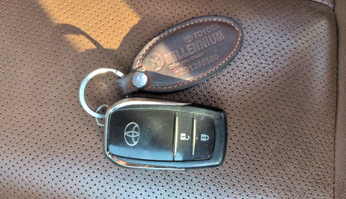 2020 Toyota Innova Crysta 2.4 ZX AT 7 STR, Diesel, Automatic, 95,785 km, Key Close Up