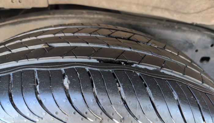 2020 Toyota Innova Crysta 2.4 ZX AT 7 STR, Diesel, Automatic, 95,785 km, Right Front Tyre Tread