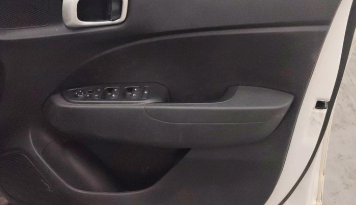 2021 Hyundai VENUE SX 1.0 TURBO IMT, Petrol, Manual, 1,15,386 km, Driver Side Door Panels Control