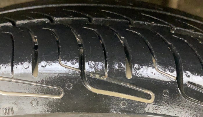 2018 Maruti Alto 800 LXI O, Petrol, Manual, 43,070 km, Left Front Tyre Tread