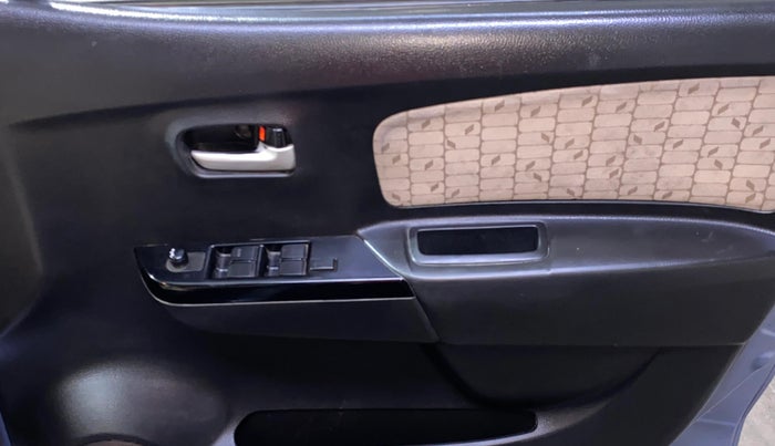 2017 Maruti Wagon R 1.0 VXI, Petrol, Manual, 58,924 km, Driver Side Door Panels Control