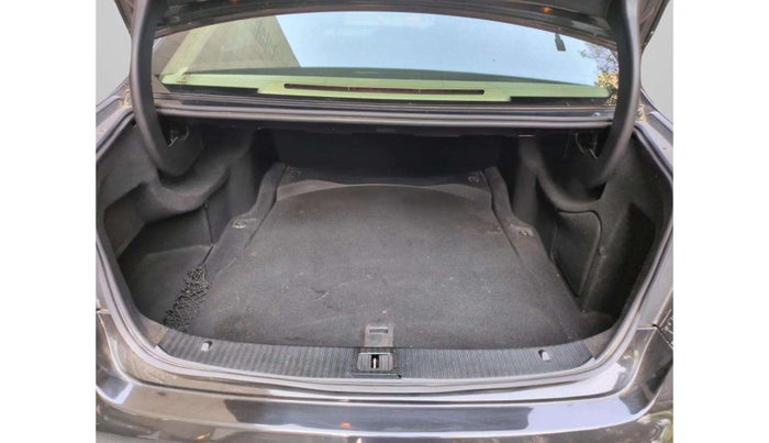 2016 Mercedes Benz E Class E 250 CDI Avantgarde, Diesel, Automatic, 62,468 km, Boot Inside