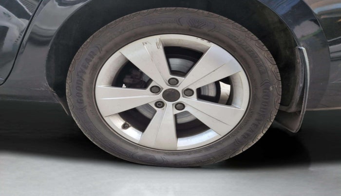 2017 Skoda Superb STYLE 1.8 TSI AT, Petrol, Automatic, 59,623 km, Left Rear Wheel