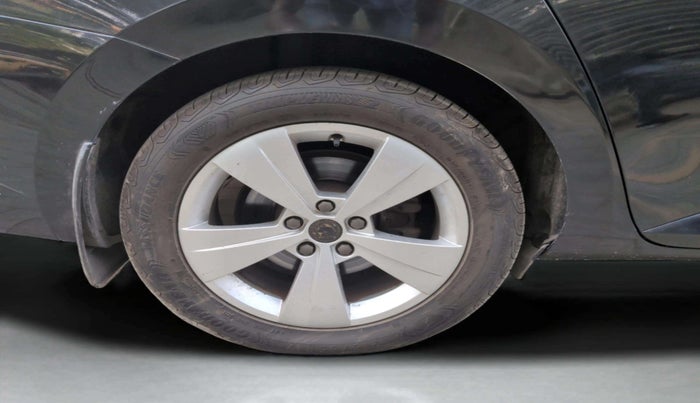 2017 Skoda Superb STYLE 1.8 TSI AT, Petrol, Automatic, 59,623 km, Right Rear Wheel