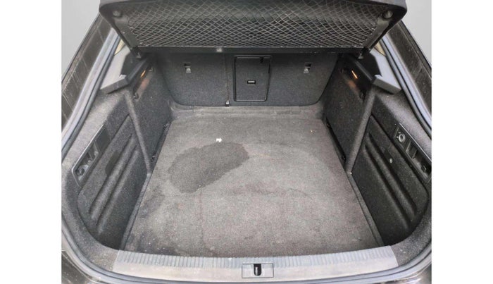 2017 Skoda Superb STYLE 1.8 TSI AT, Petrol, Automatic, 59,623 km, Boot Inside