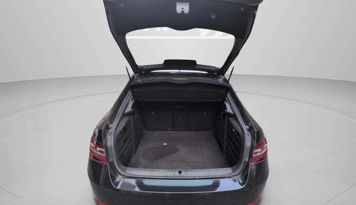 2017 Skoda Superb STYLE 1.8 TSI AT, Petrol, Automatic, 59,623 km, Boot Door Open